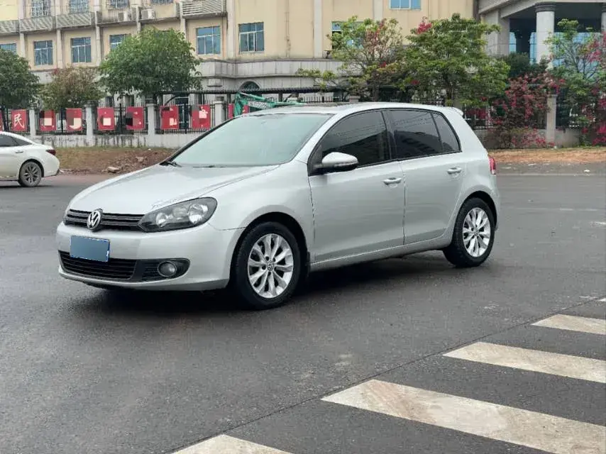 2010 Volkswagen Golf 1.6L 105HP L4 5MT