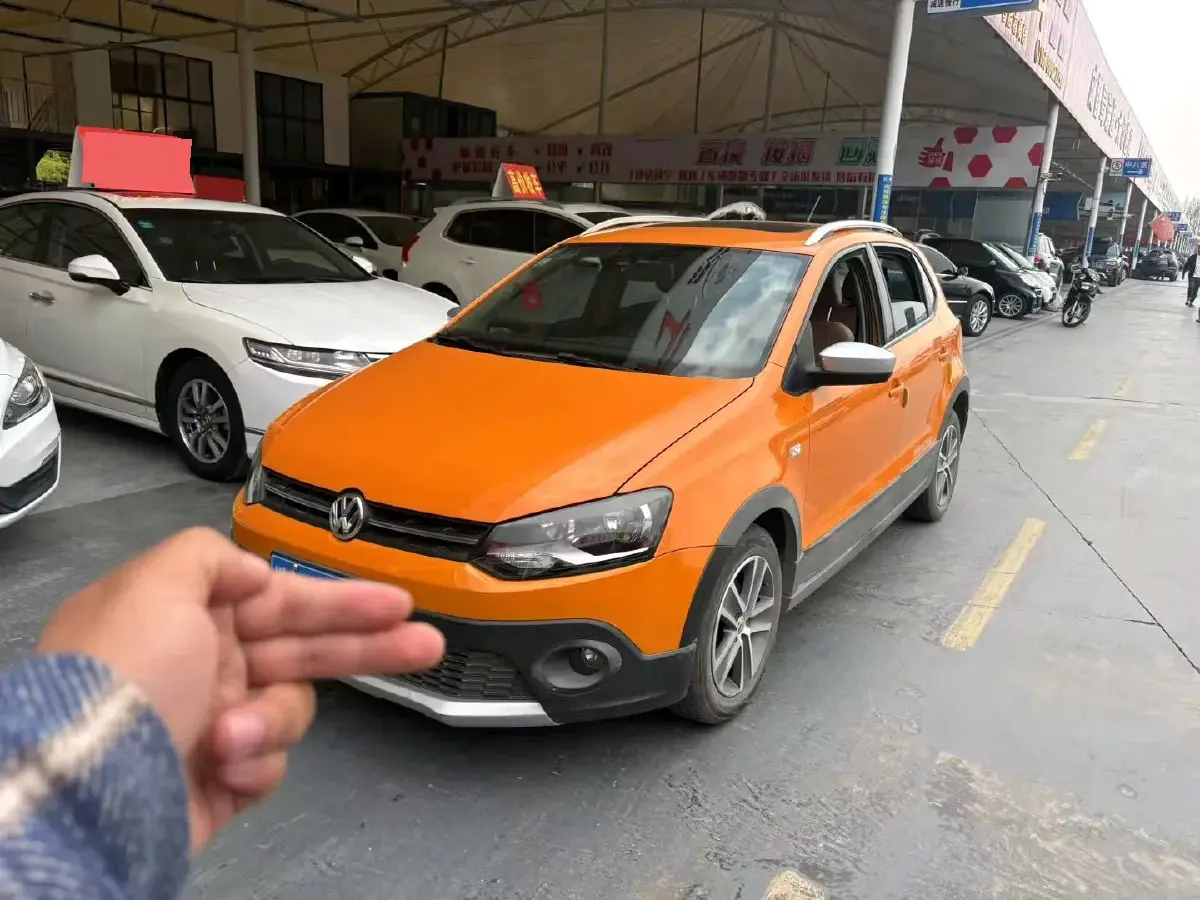 2012 Volkswagen Polo 1.6L 105HP L4 5MT