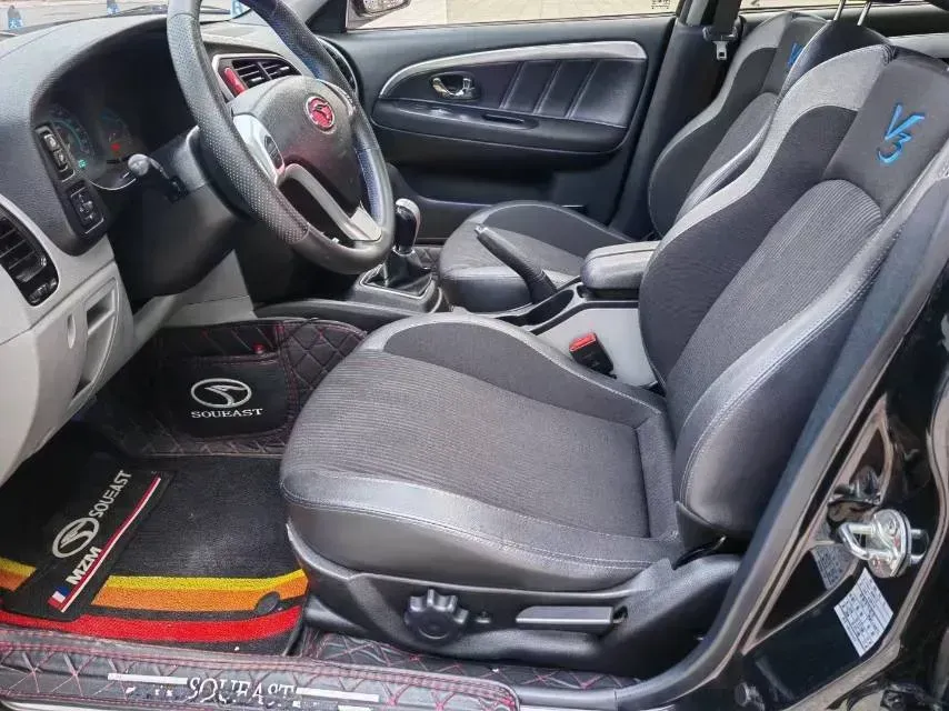 2015 Soueast V3 1.5L 120HP L4 5MT,autocango,china used car exporter,china ev exporter,chinese used car exporter,chinese used ev exporter