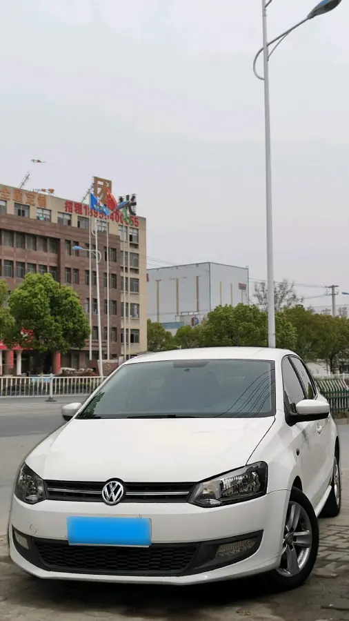 2011 Volkswagen Polo 1.4L 86HP L4 6AT