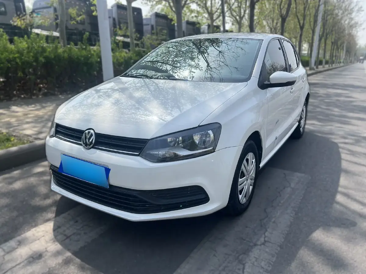 2016 Volkswagen Polo 1.4L 90HP L4 6AT