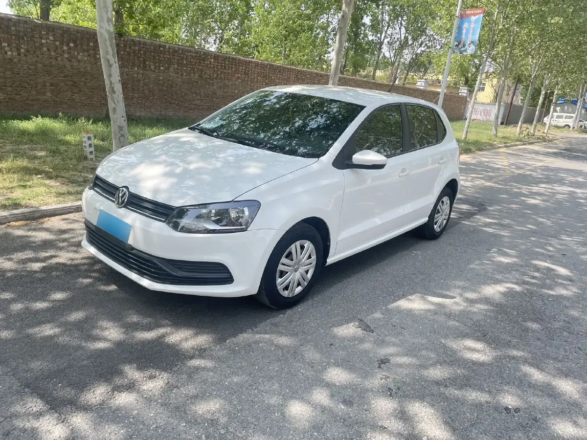 2016 Volkswagen Polo 1.4L 90HP L4 6AT