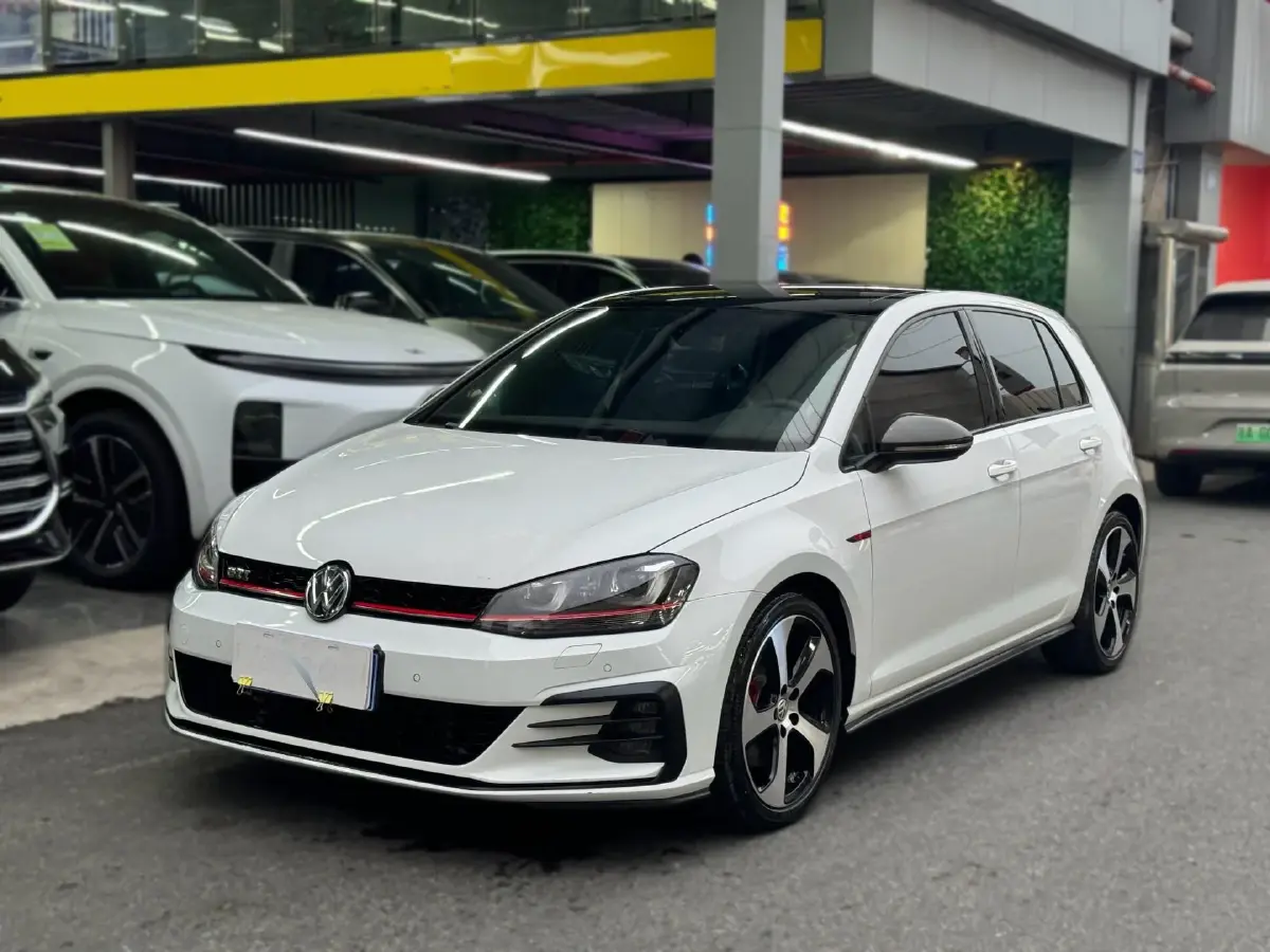 2016 Volkswagen GolfGTI 2.0T 220HP L4 7DCT
