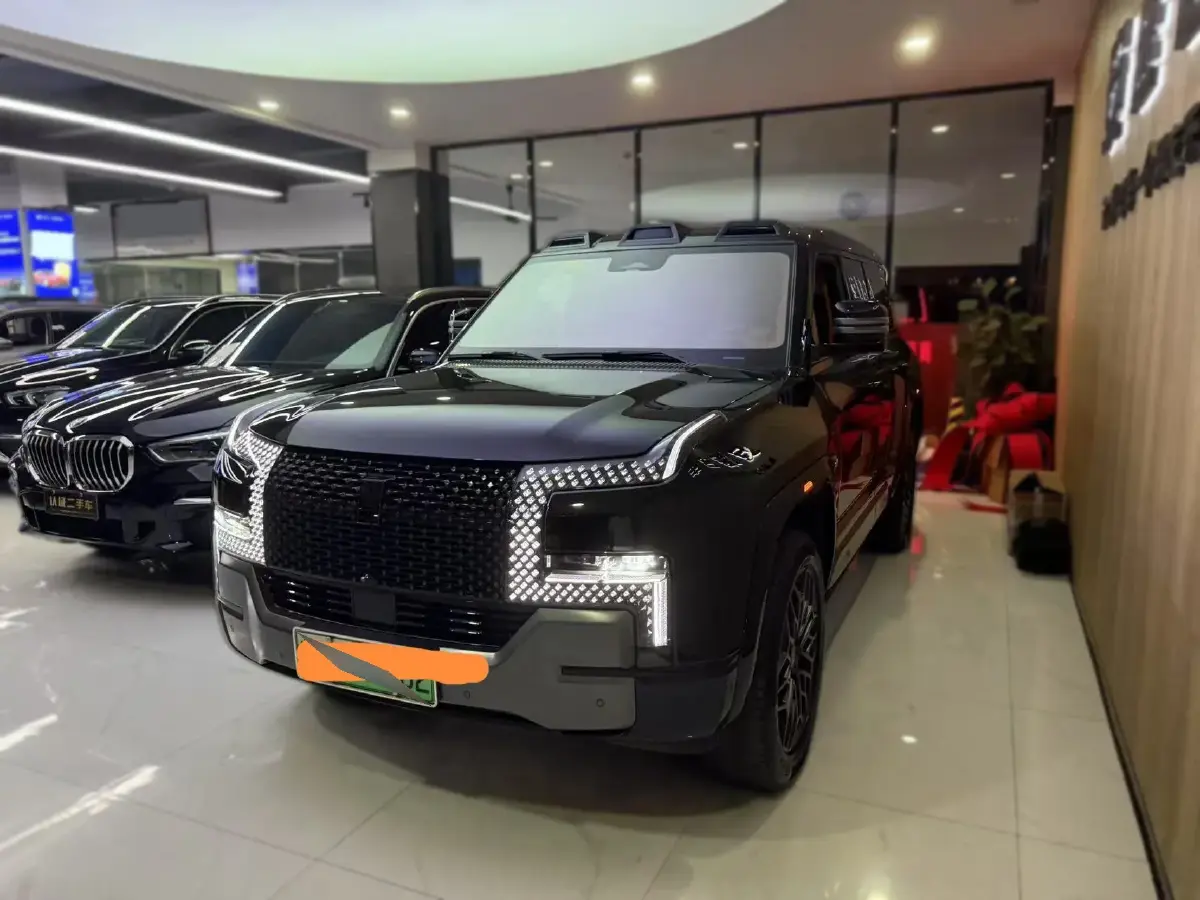 2023 YangWang U8 2.0T 272HP L4 REEV 49.05KWH