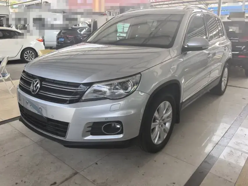 2012 Volkswagen Tiguan 2.0T 200HP L4 6AT