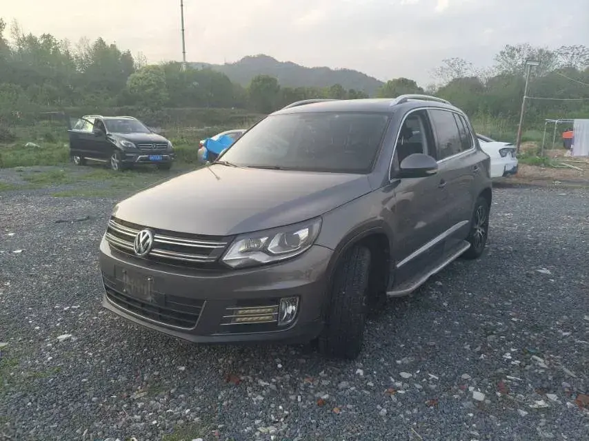 2015 Volkswagen Tiguan 2.0T 200HP L4 6AT