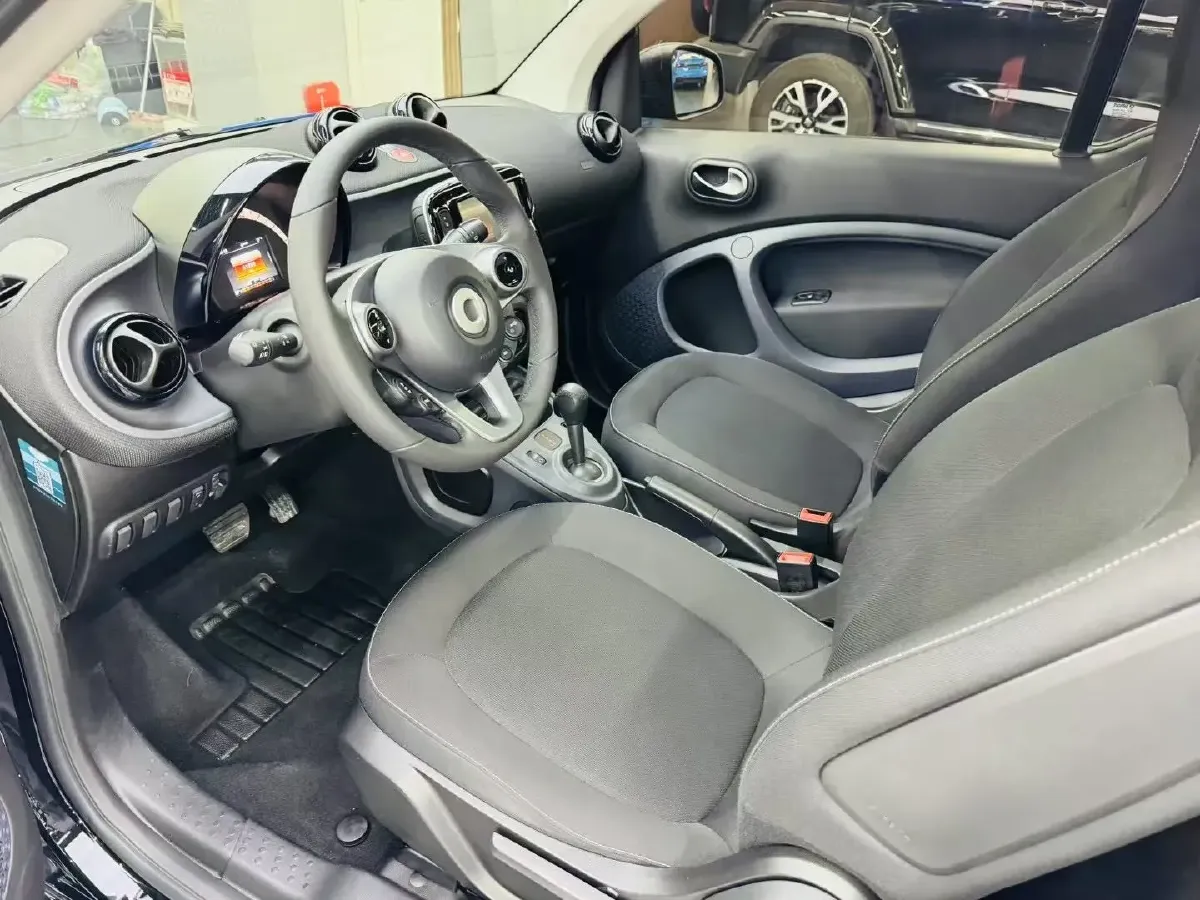 2019 Smart smart fortwo 0.9T 90HP L3 6DCT,autocango,china used car exporter,china ev exporter,chinese used car exporter,chinese used ev exporter