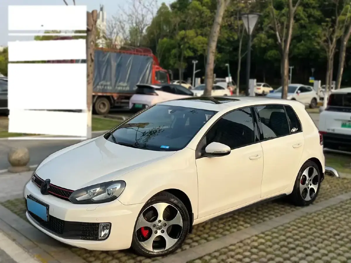 2012 Volkswagen GolfGTI 2.0T 200HP L4 6DCT