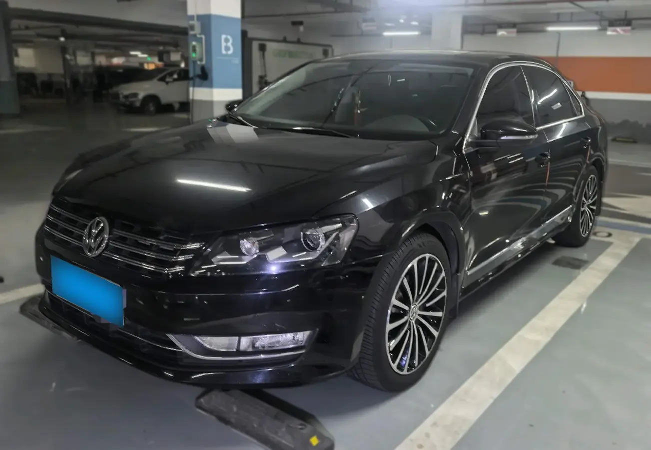 2015 Volkswagen Passat 1.8T 160HP L4 7DCT