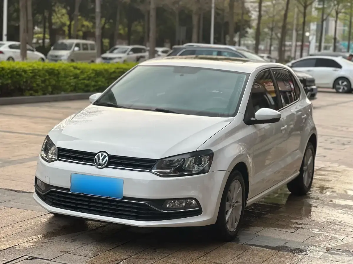 2016 Volkswagen Polo 1.6L 110HP L4 5MT
