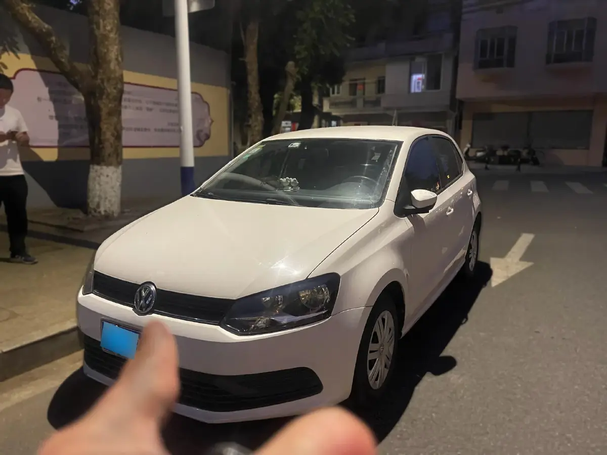 2014 Volkswagen Polo 1.4L 90HP L4 5MT