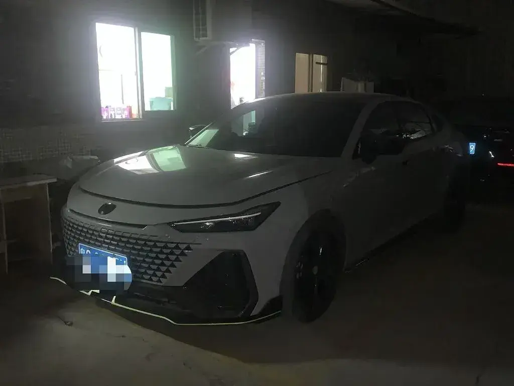 2022 ChangAn UNI-V 2.0T 233HP L4 8AT