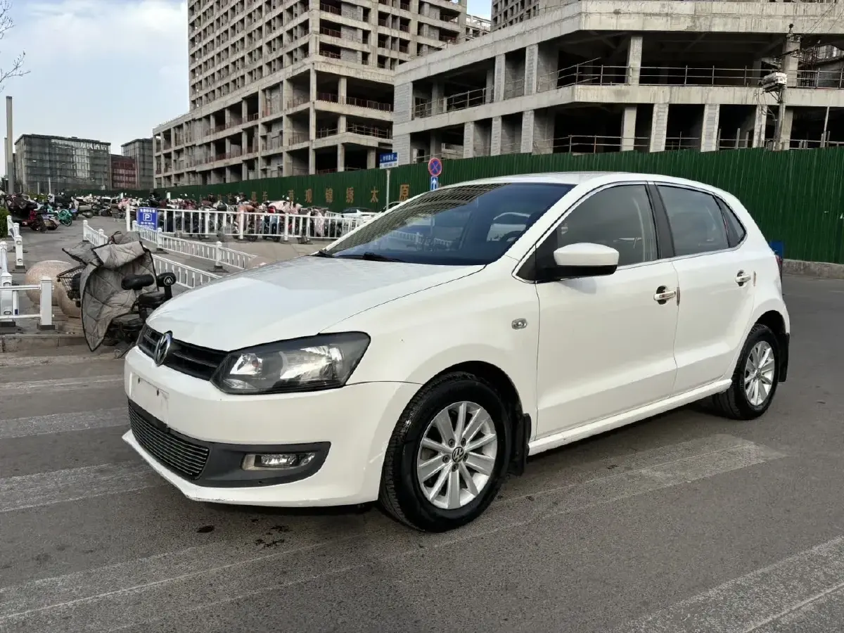 2013 Volkswagen Polo 1.4L 86HP L4 5MT