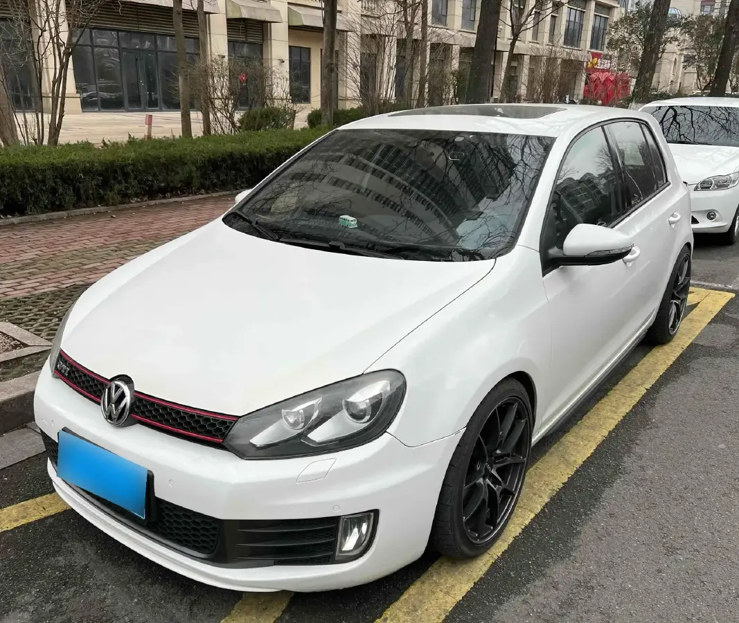 2012 Volkswagen GolfGTI 2.0T 200HP L4 6DCT