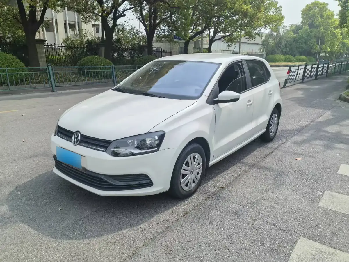 2014 Volkswagen Polo 1.4L 90HP L4 5MT