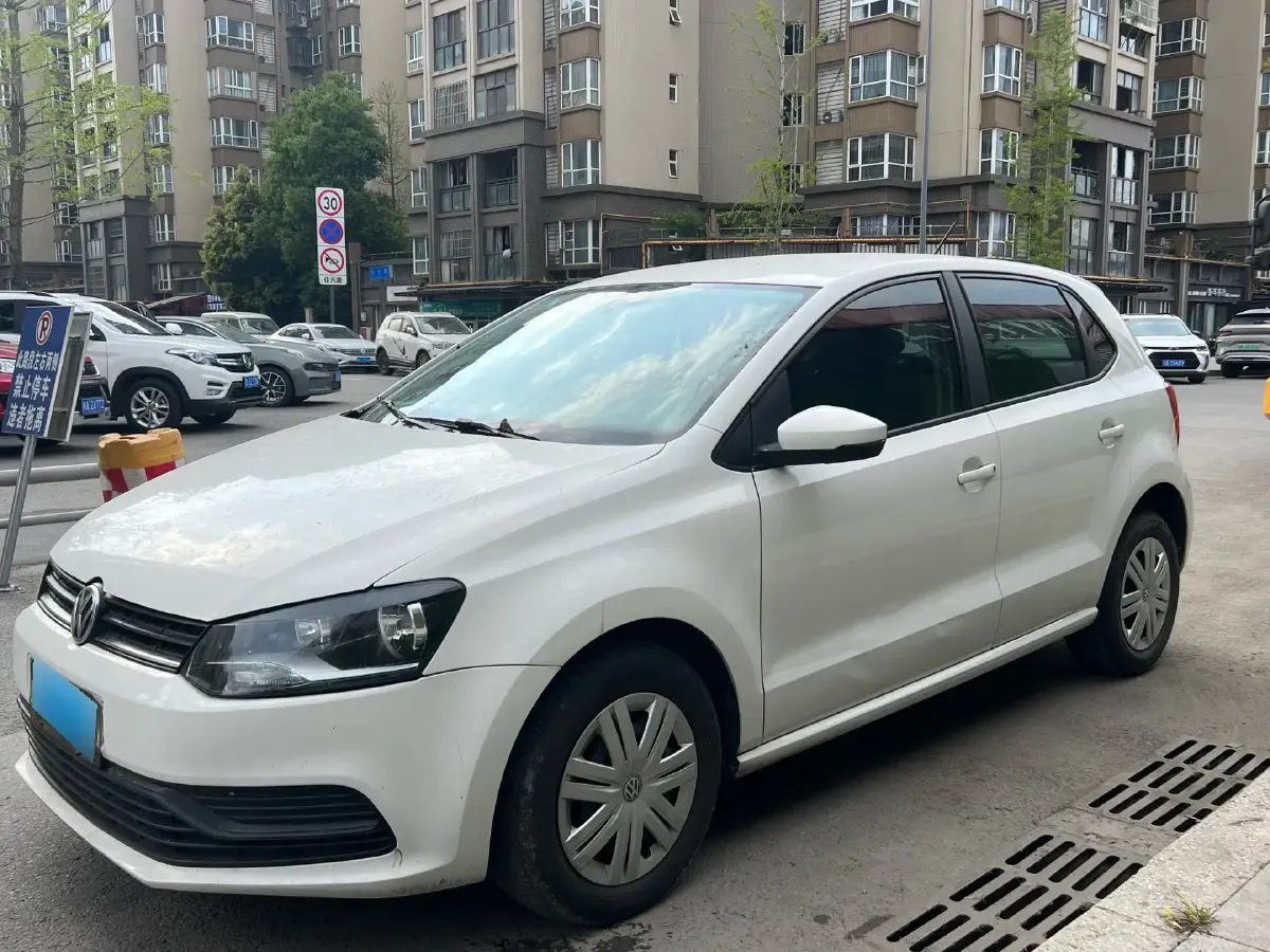 2016 Volkswagen Polo 1.4L 90HP L4 6AT