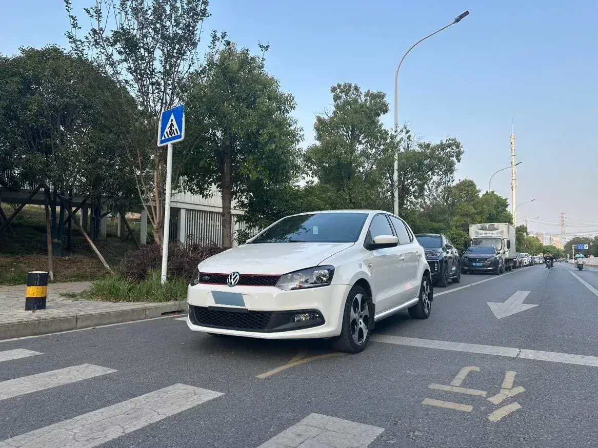 2012 Volkswagen Polo 1.4T 131HP L4 7DCT