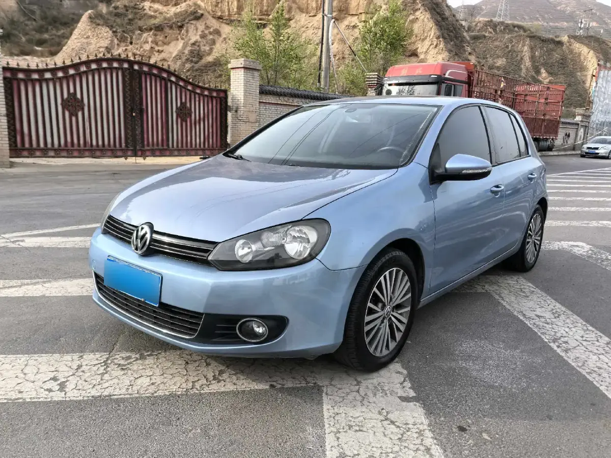 2012 Volkswagen Golf 1.4T 160HP L4 7DCT