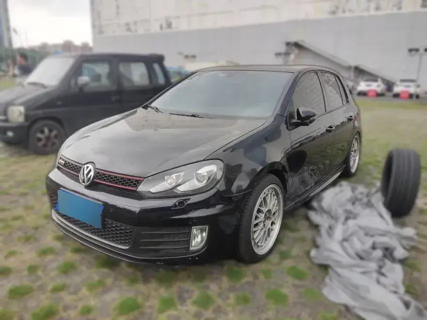 2012 Volkswagen GolfGTI 2.0T 200HP L4 6DCT