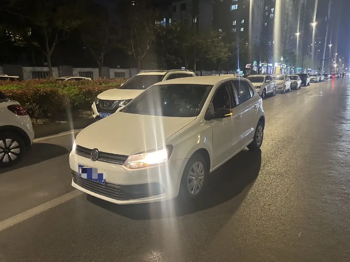 2016 Volkswagen Polo 1.4L 90HP L4 6AT