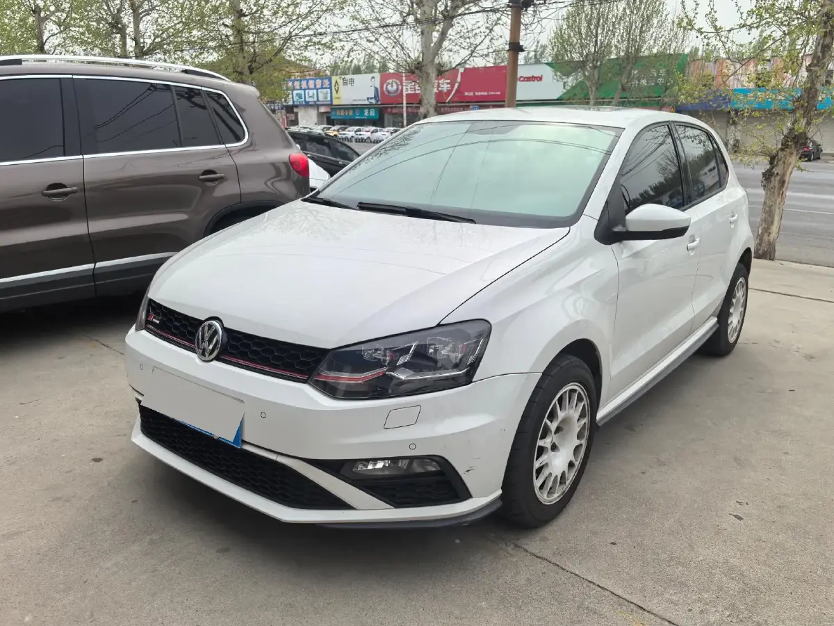 2016 Volkswagen Polo 1.4T 150HP L4 7DCT