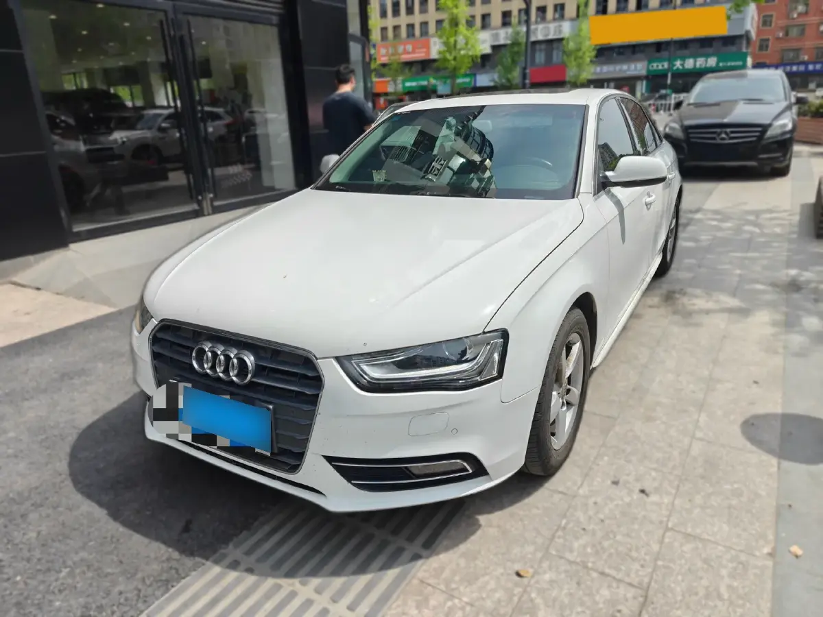 2010 Audi Q5 2.0T 211HP L4 7DCT