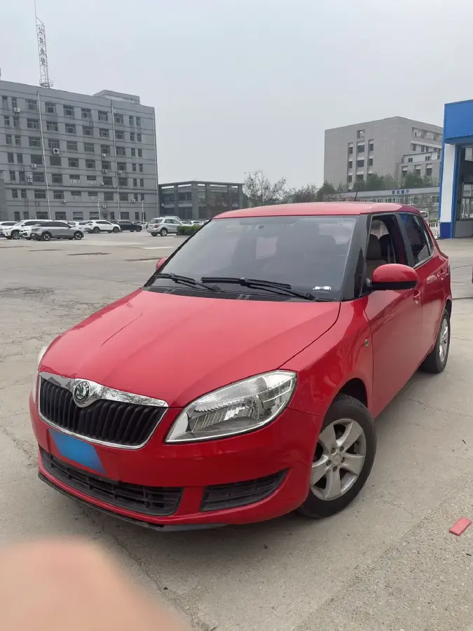 2012 Skoda Fabia 1.4L 86HP L4 5MT