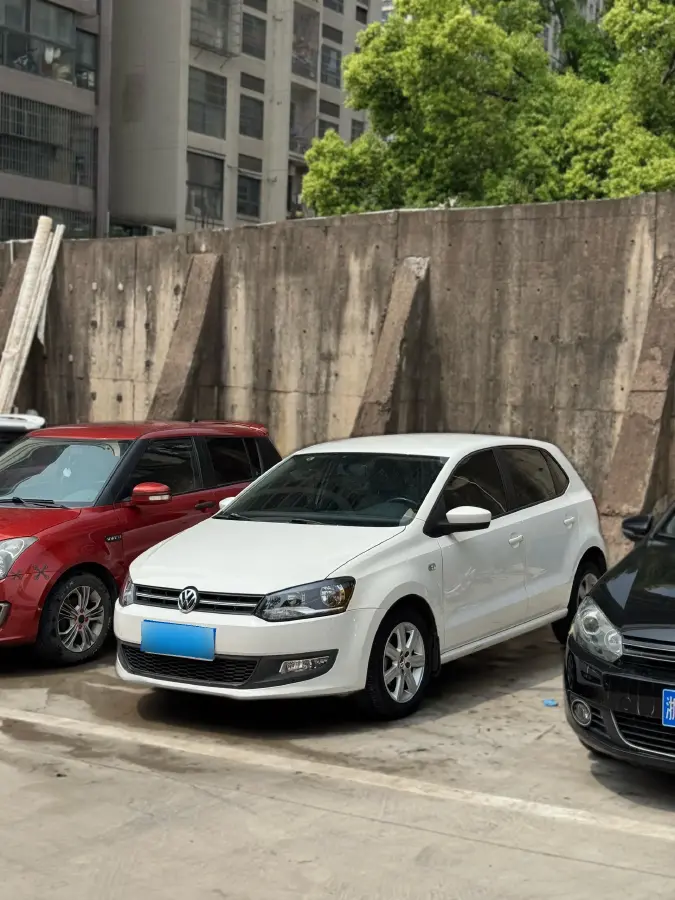 2013 Volkswagen Polo 1.4L 86HP L4 5MT