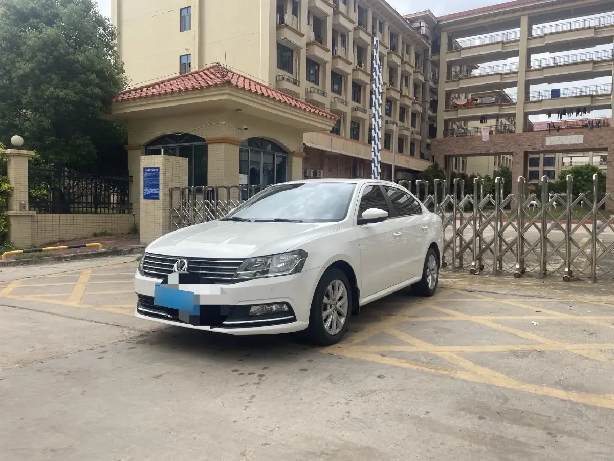 2015 Volkswagen Lavida 1.6L 110HP L4 6AT