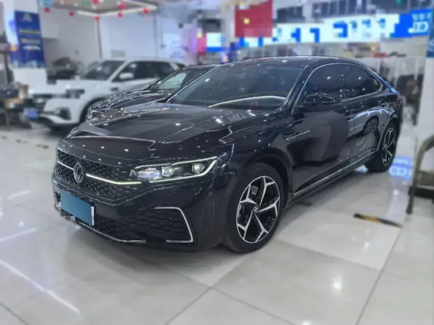 2024 Volkswagen Passat 2.0T 220HP L4 7DCT