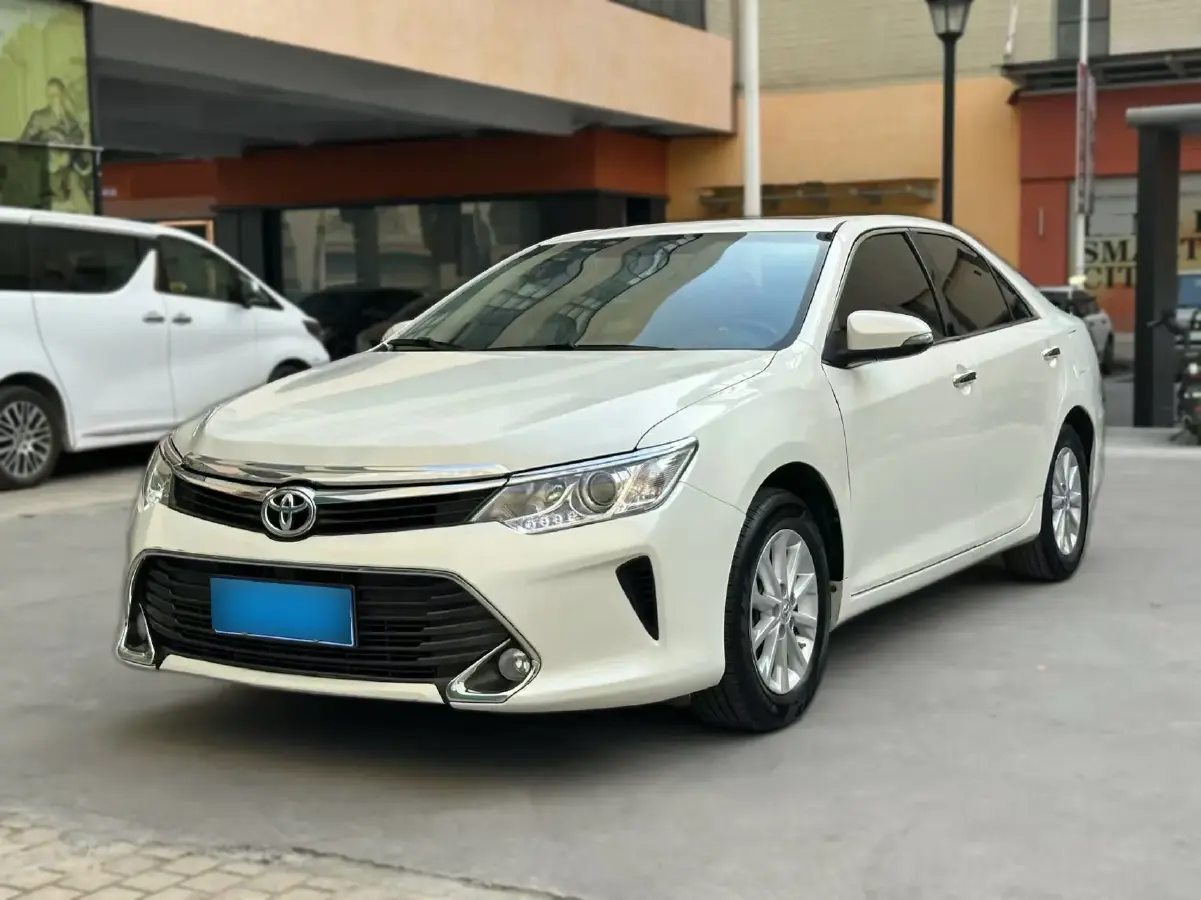 2015 Toyota Camry 2.0L 167HP L4 6AT