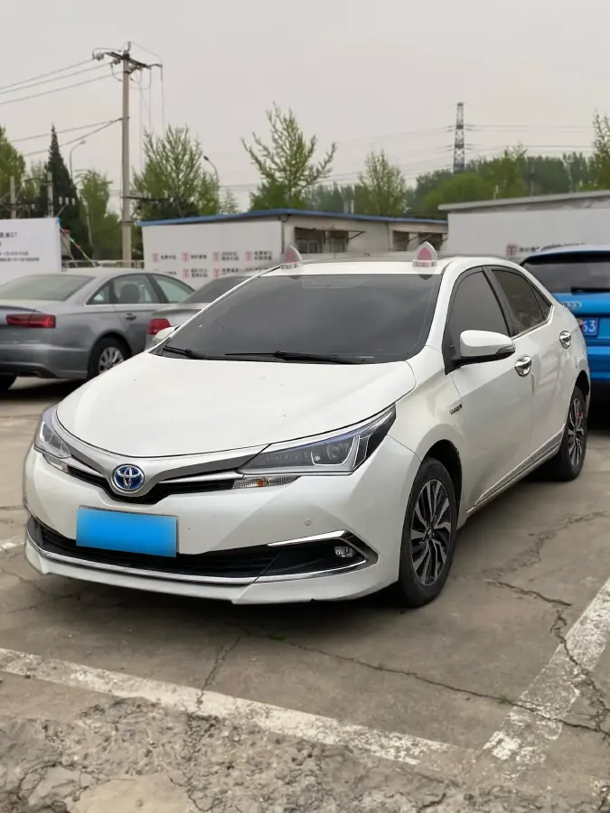 2017 Toyota Corolla 1.8L 99HP L4 E-CVT Hybrid