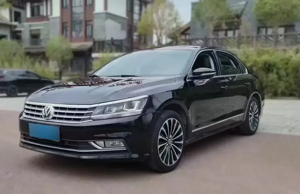 2016 Volkswagen Passat 2.0T 220HP L4 7DCT