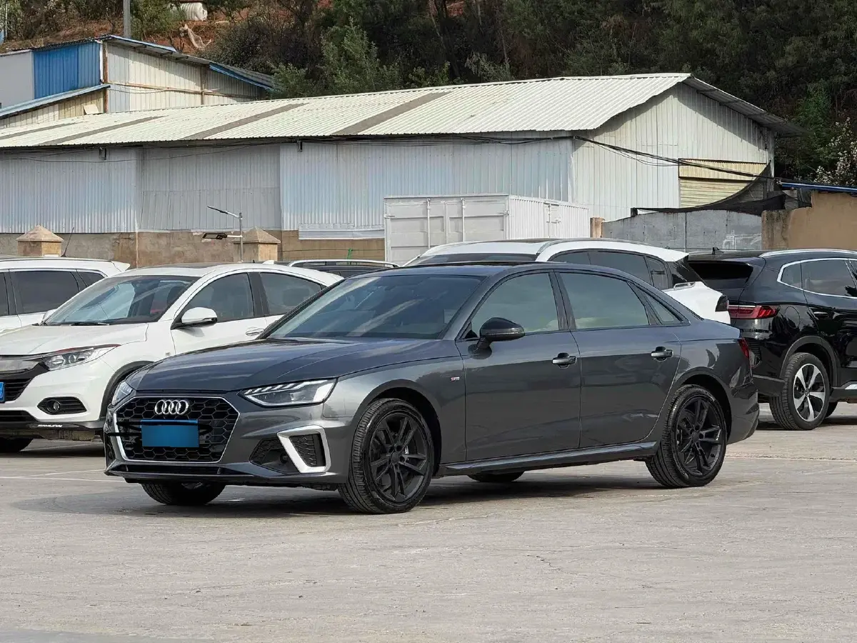 2022 Audi A4L 2.0T 190HP L4 7DCT