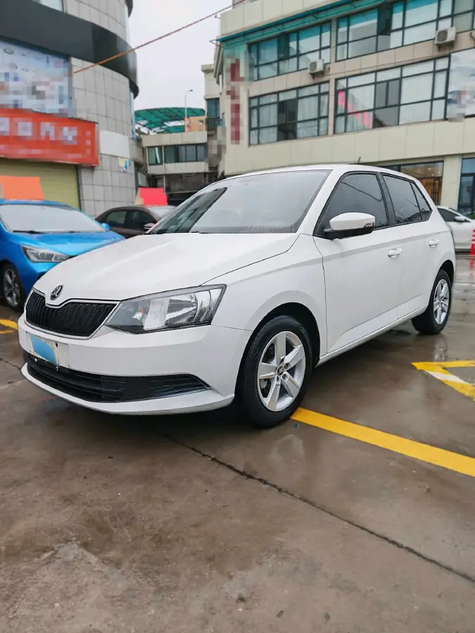 2017 Skoda Fabia 1.4L 90HP L4 5MT