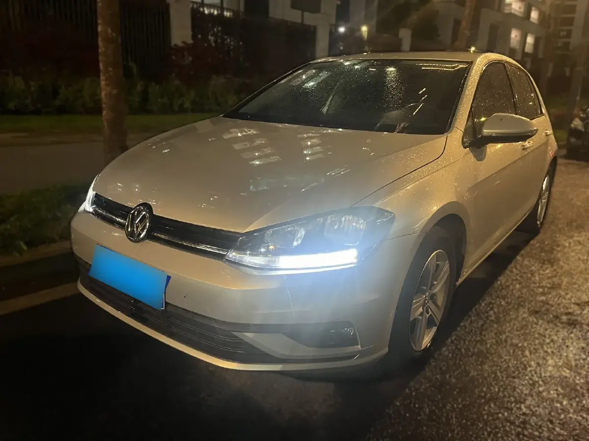 2011 Volkswagen Golf 1.6L 105HP L4 5MT