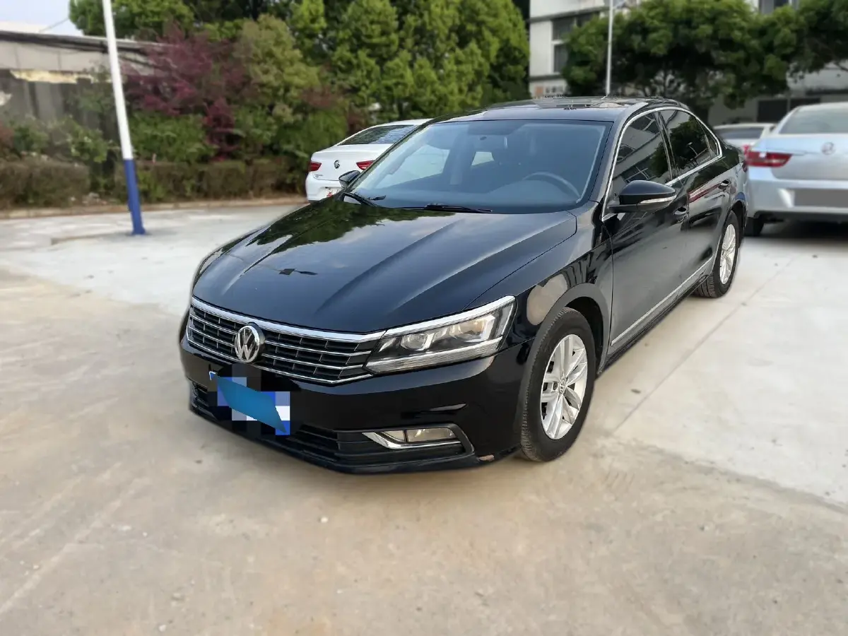 2015 Volkswagen Passat 1.8T 160HP L4 7DCT
