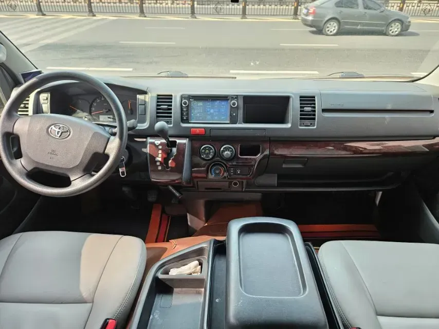 2011 Toyota Hiace 2.7L 154HP L4 5MT,autocango,china used car exporter,china ev exporter,chinese used car exporter,chinese used ev exporter