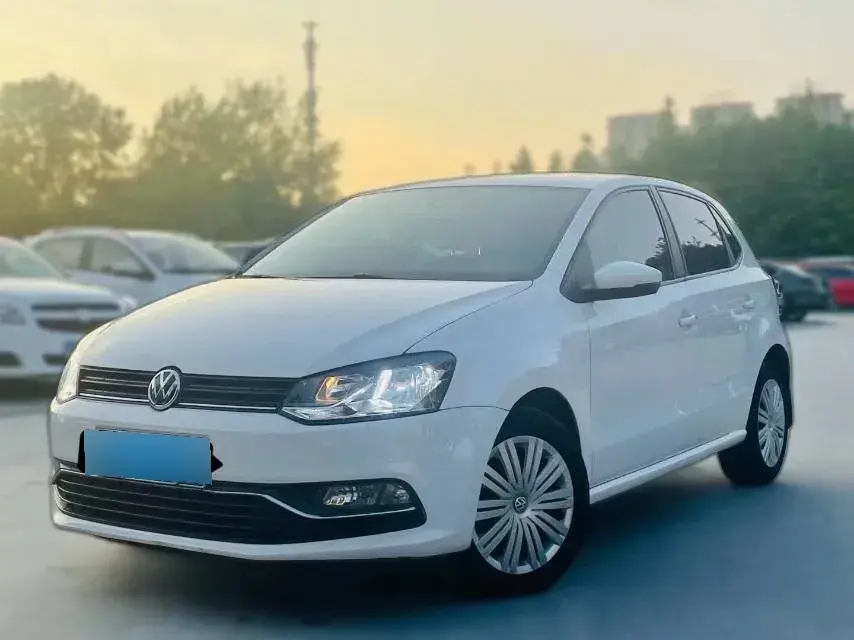 2016 Volkswagen Polo 1.6L 110HP L4 5MT