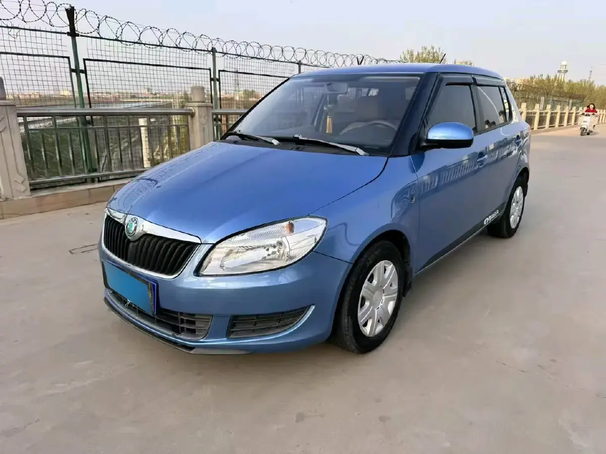 2012 Skoda Fabia 1.4L 86HP L4 5MT