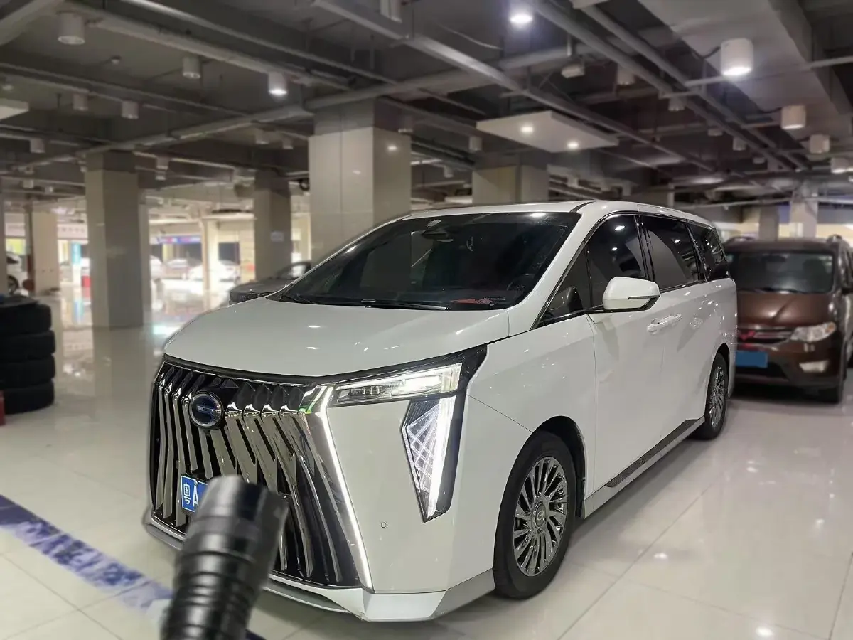 2023 GAC Trumpchi M8 2.0T 190HP L4 E-CVT Hybrid