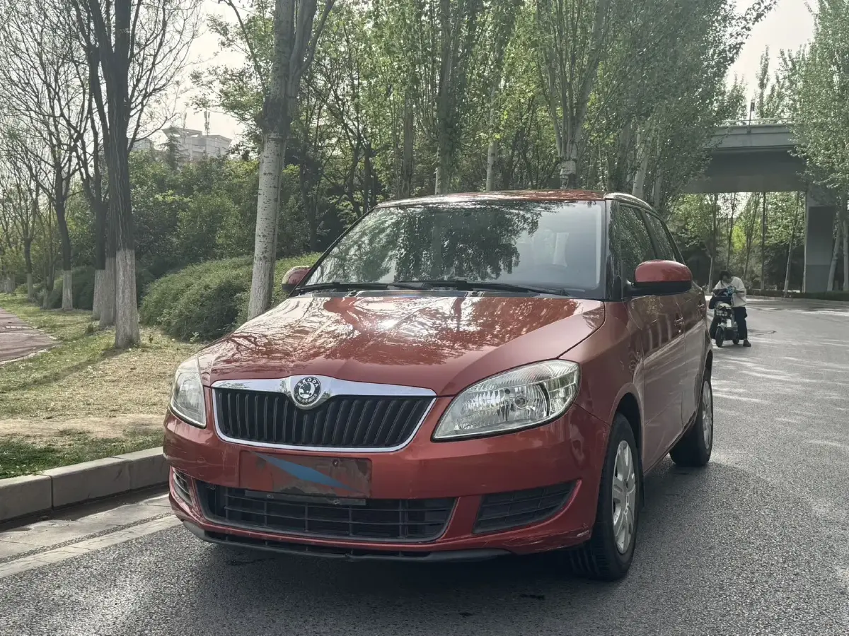 2012 Skoda Fabia 1.4L 86HP L4 5MT