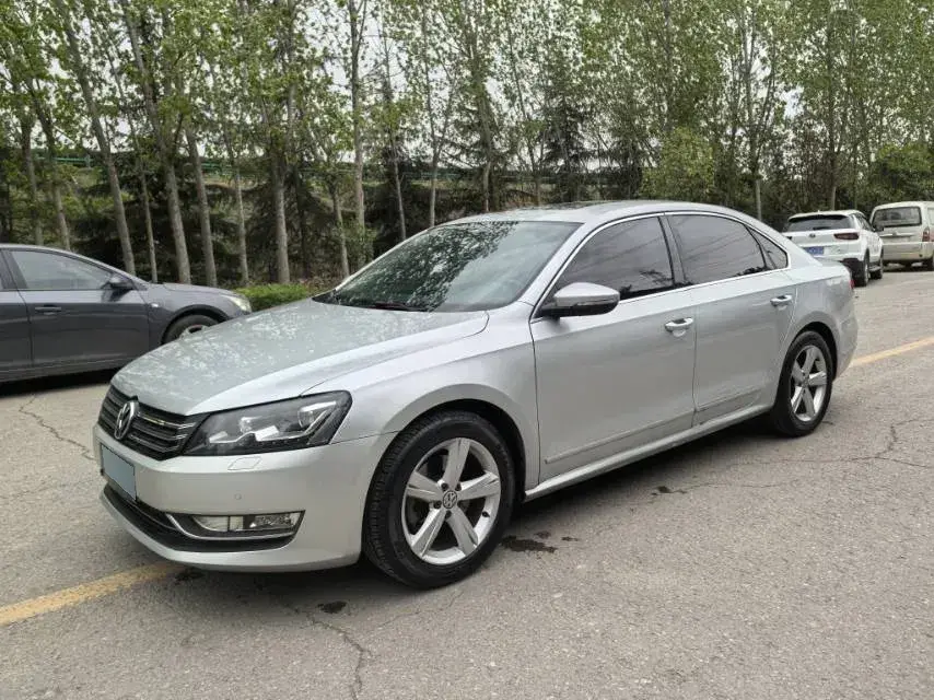 2011 Volkswagen Passat 2.0T 200HP L4 6DCT