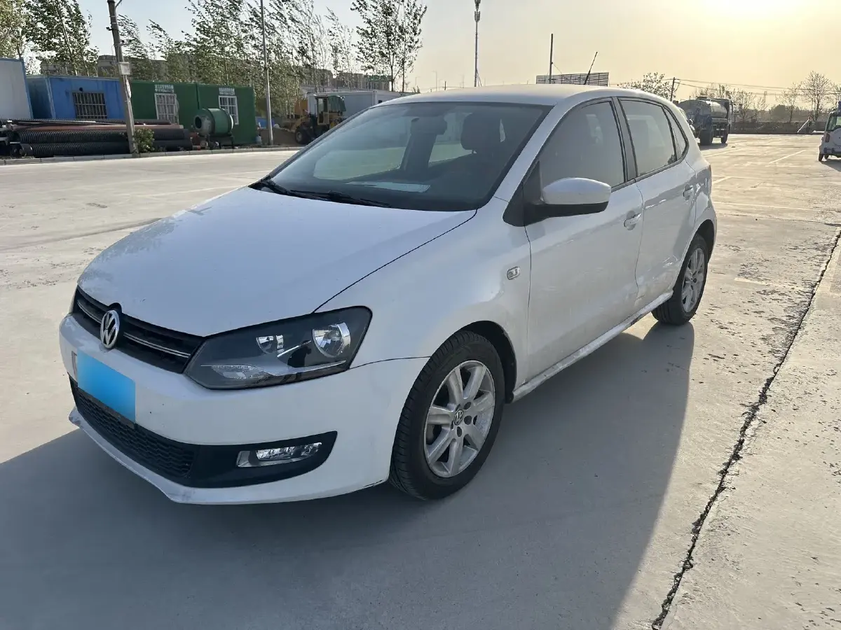 2013 Volkswagen Polo 1.4L 86HP L4 5MT