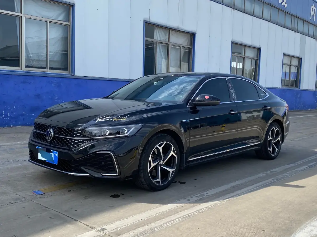 2024 Volkswagen Passat 2.0T 220HP L4 7DCT