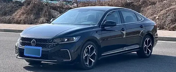 2024 Volkswagen Passat 2.0T 220HP L4 7DCT