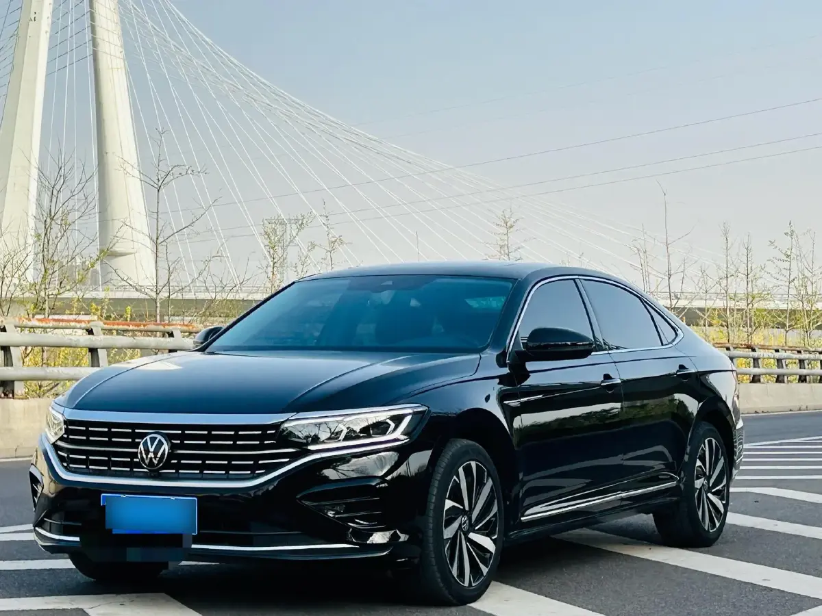 2023 Volkswagen Passat 2.0T 186HP L4 7DCT