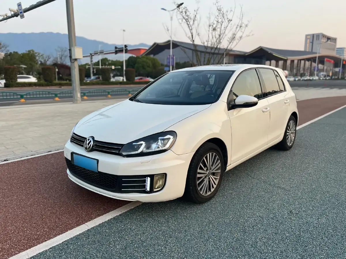 2012 Volkswagen Golf 1.4T 160HP L4 7DCT