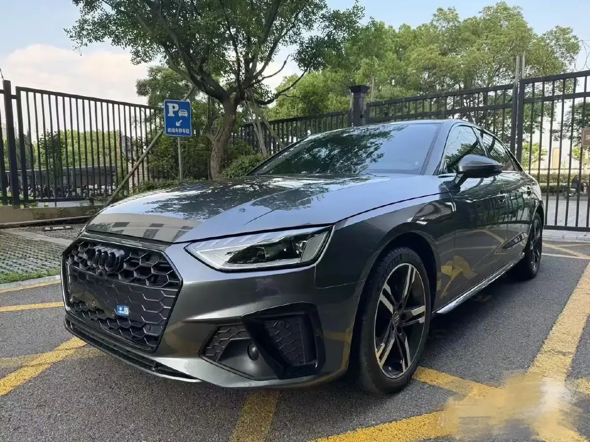 2022 Audi A4L 2.0T 190HP L4 7DCT
