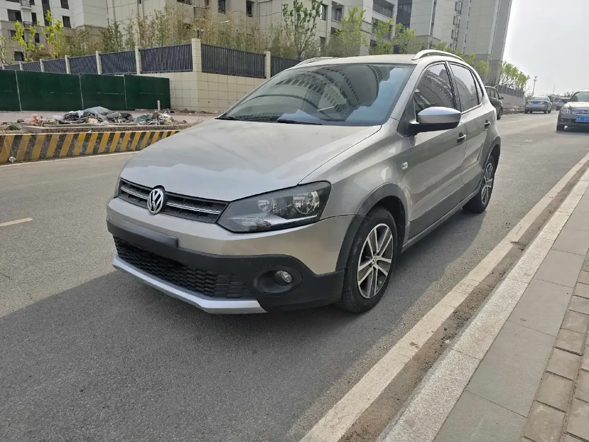 2012 Volkswagen Polo 1.6L 105HP L4 5MT